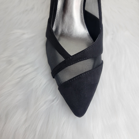 Nine West black suede pointed toe pumps. - Picture 6 of 10